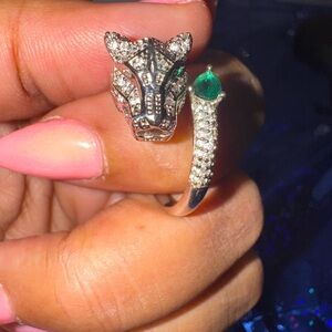 (Size8)Sterling Silver Panther Ring with Green Accents. Panther stud earrings